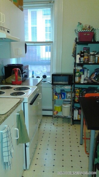 Building Photo - 208 Winthrop Rd