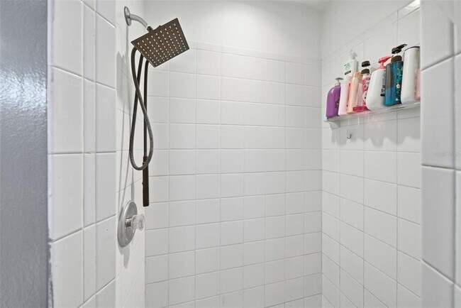 Building Photo - 1306 E Church St