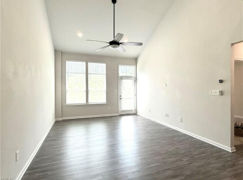 Building Photo - 3432 Foxglove Dr