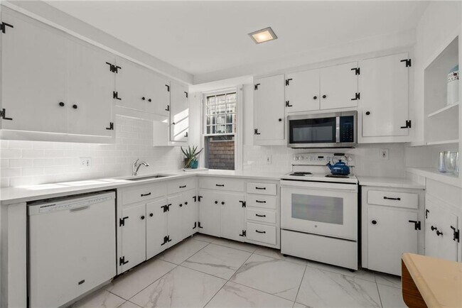 Building Photo - 34 Bull St