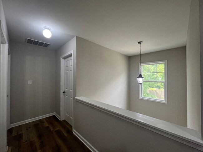 Building Photo - 2501 Southhaven Ln