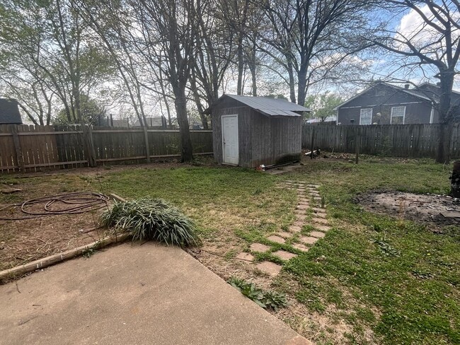 Building Photo - 2207 S Hartford Cove