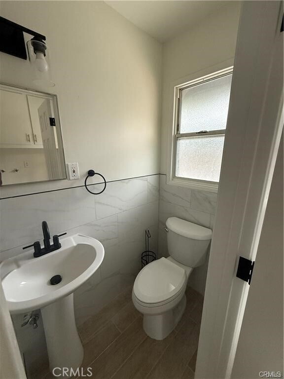 Building Photo - 1818 Deserta Dr