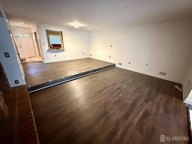 Building Photo - 37 Albury Way