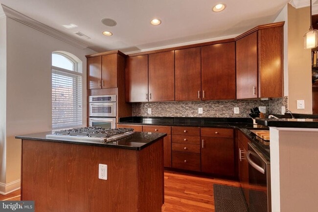 Building Photo - 903 Valencia Ct