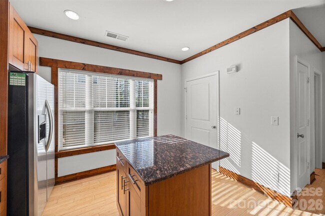 Building Photo - 1733 Matheson Ave