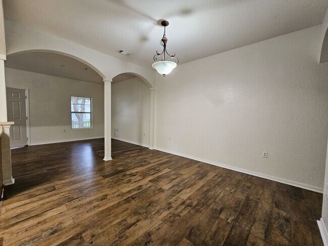 Building Photo - 1004 Park Central Cir