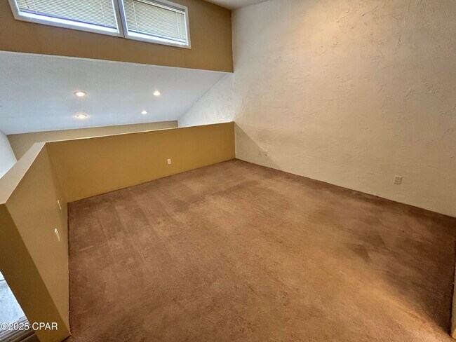 Building Photo - 6901 N Lagoon Dr