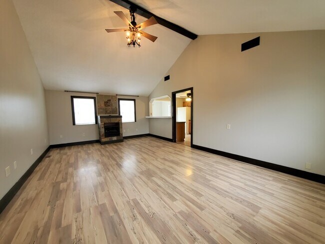 Building Photo - 1915 Little Ave