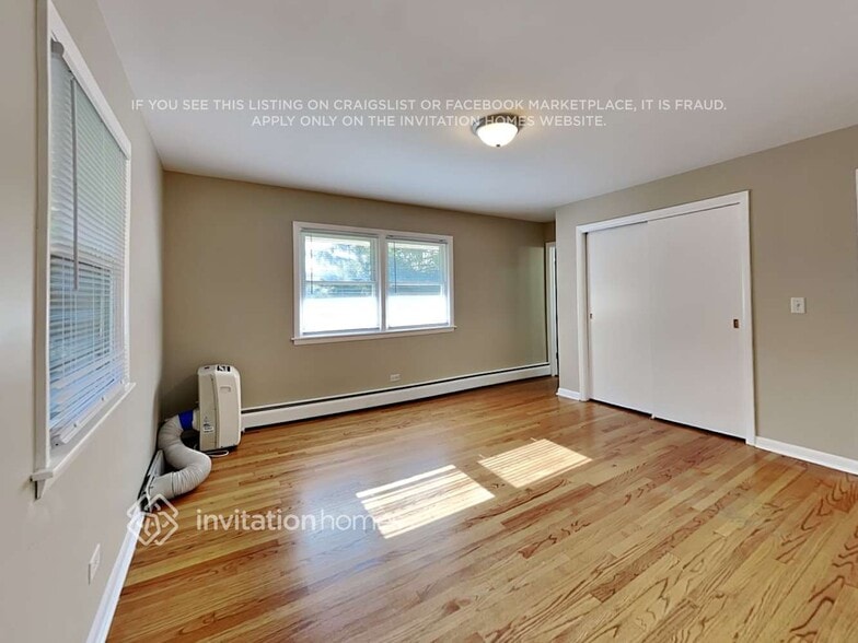 Building Photo - 2833 Briarwood Dr E