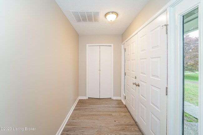 Building Photo - 10603 Turf Ct