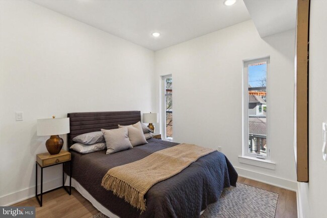 Building Photo - 367 W Hortter St