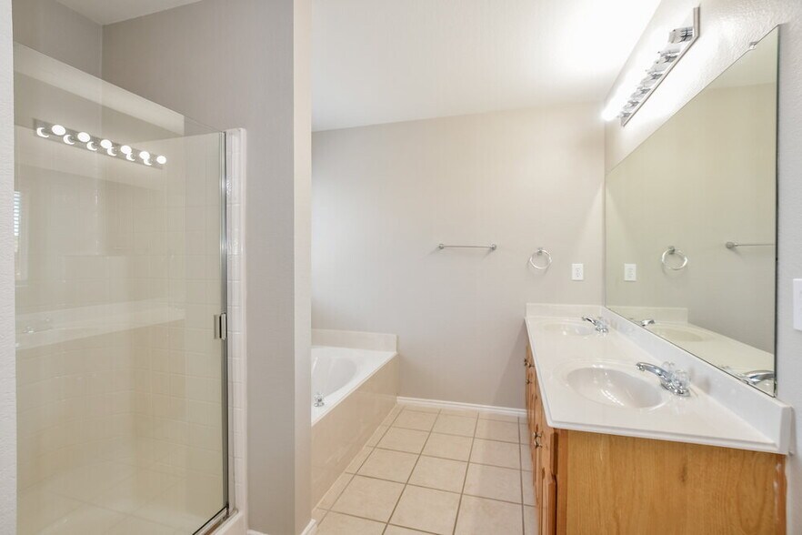 Building Photo - 705 Orchid Blvd