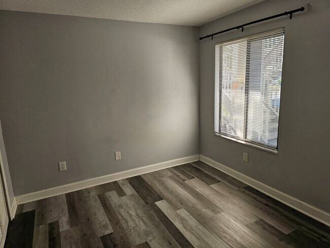 Building Photo - East Side 2 Bed 2 Bath Condo, Near Full Sail, UCF & Valencia.