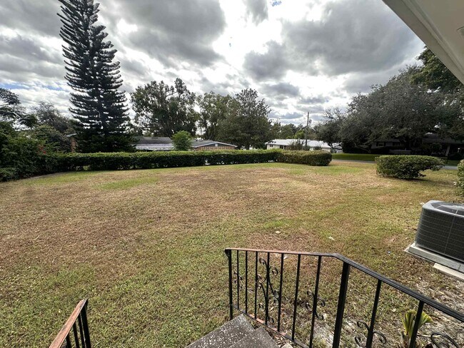 Building Photo - 1900 Manor Cir SE