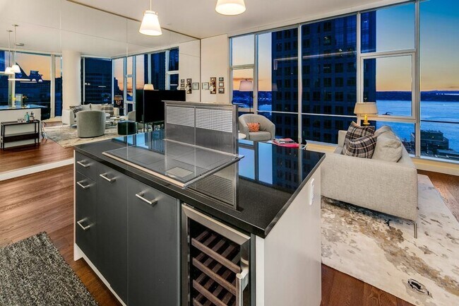 Building Photo - 5th and Madison Condominiums ~ Downtown Seattle