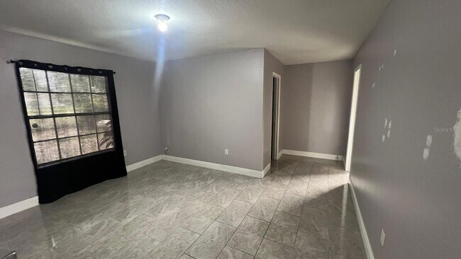 Building Photo - 742 Mink Ct