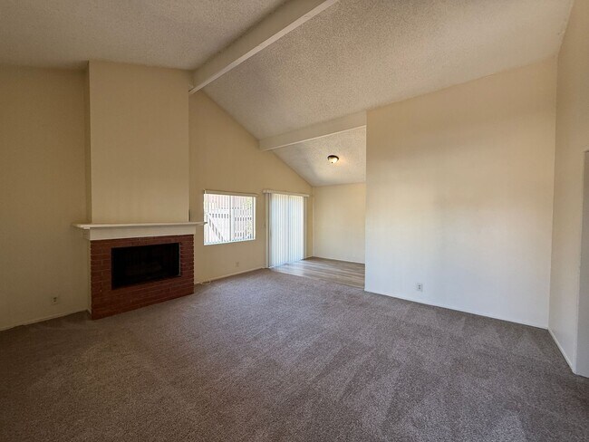 Building Photo - 1230 Hull Pl