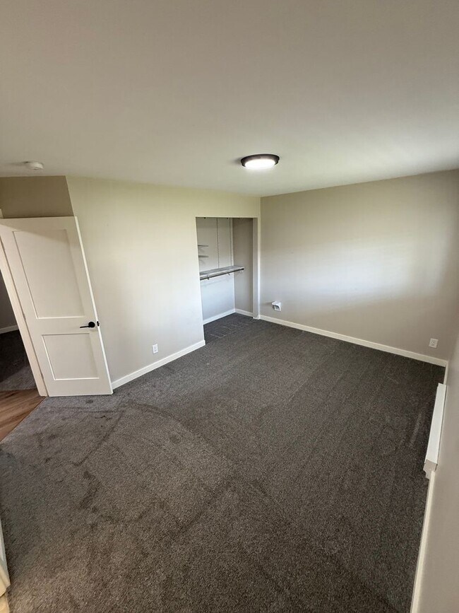 Building Photo - Condo with a Pool