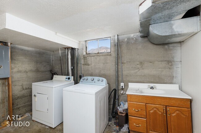 Building Photo - 28th Duplex