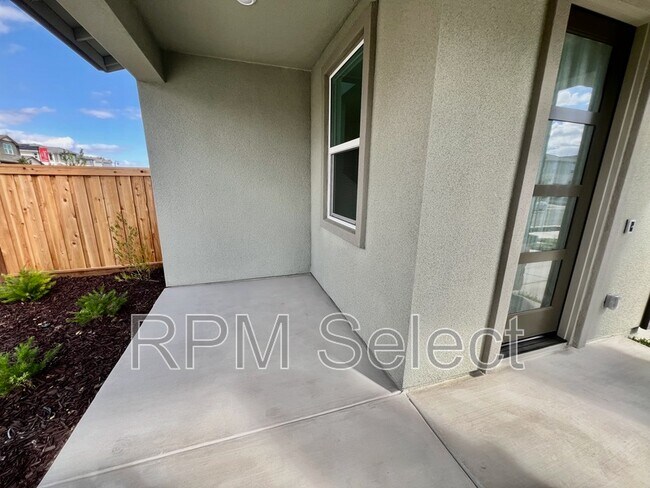 Building Photo - 2604 Atascadero Dr