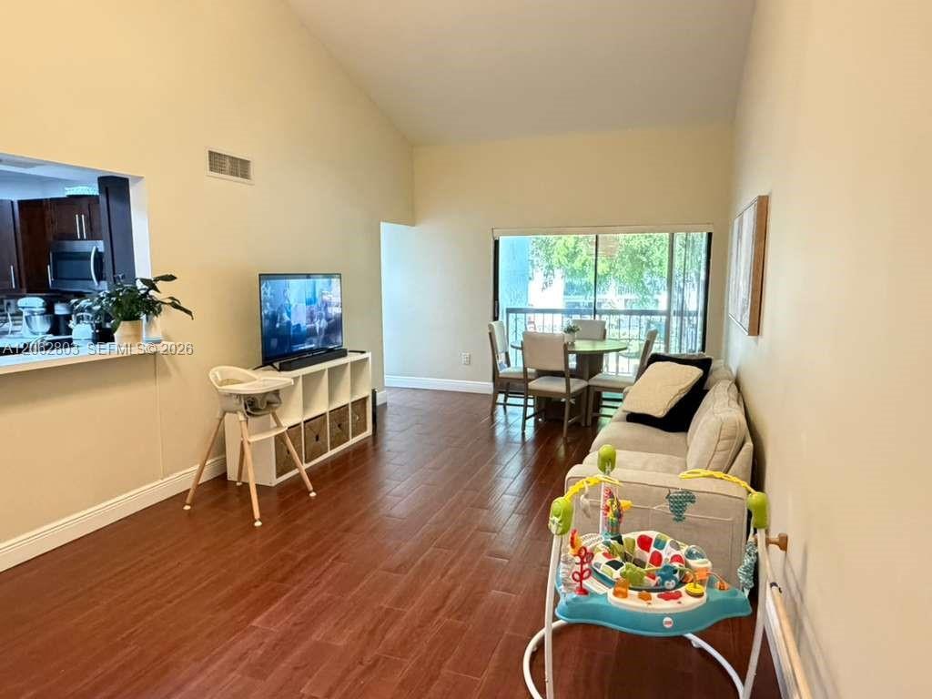 Building Photo - 9417 Fontainebleau Blvd