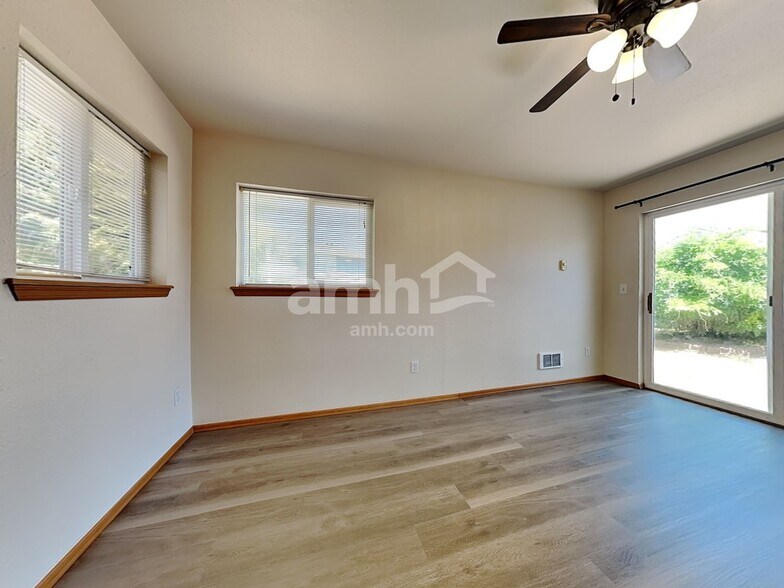 Building Photo - 414 Orting Ave NW