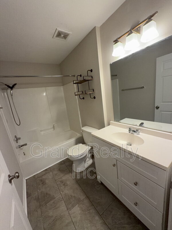 Building Photo - 6464 Outer Dr