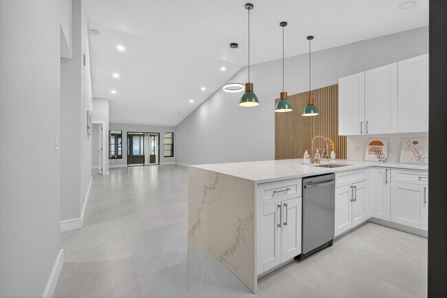 Building Photo - 10924 Roebelini Palm Ct