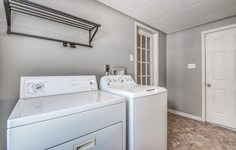 Building Photo - 373 S Fenwick Rd