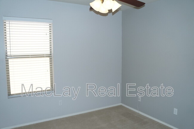 Building Photo - 7038 W Mercer Ln