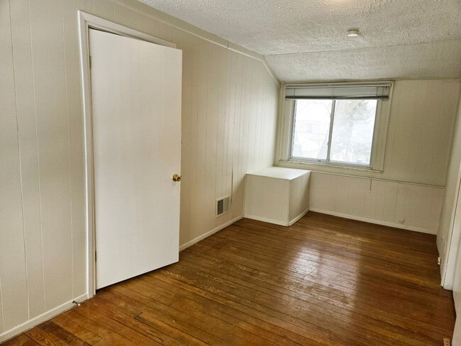 Building Photo - 3150 Phillips Ave