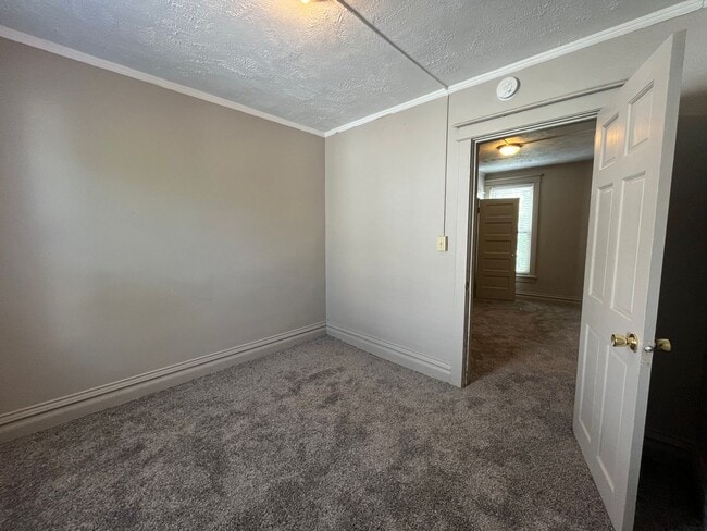 Building Photo - Renovated East Hillside 2 Bedroom 1 Bath S...