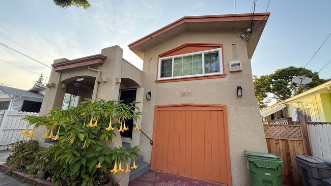 Building Photo - EPIC REA: Charming 2 Bed/ 1 Bath Home in Oakland’s Foothill Neighboorhood