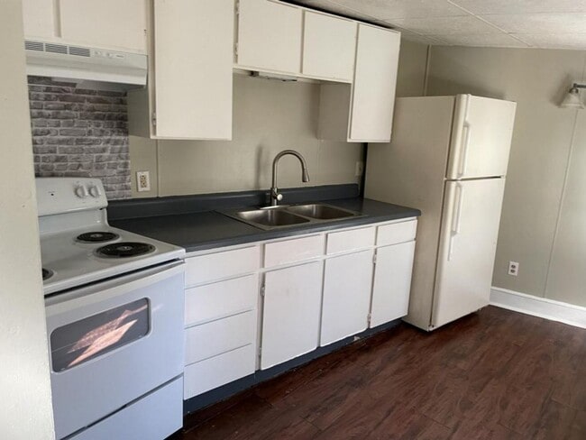 Building Photo - 365-365 N Hanover St