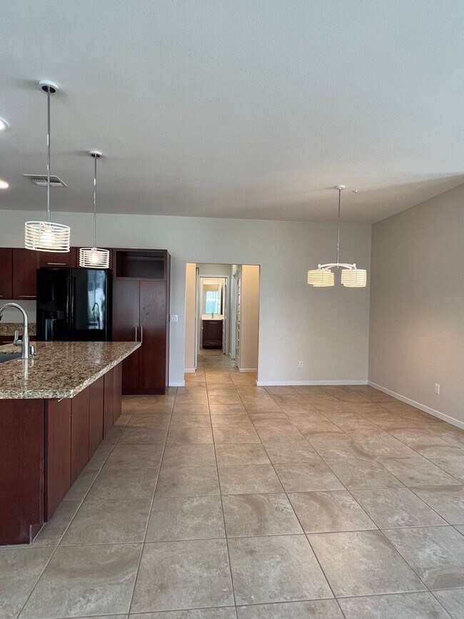 Building Photo - 3546 E Ravenswood Dr