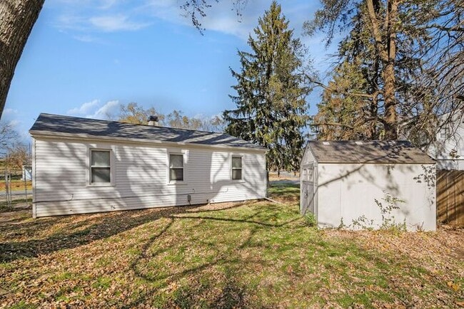 Building Photo - $1495 Charming, remodeled 3-Bed/1-Bath Ran...