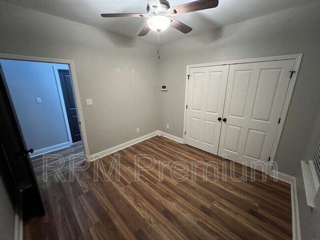 Building Photo - 8429 Florida Blvd