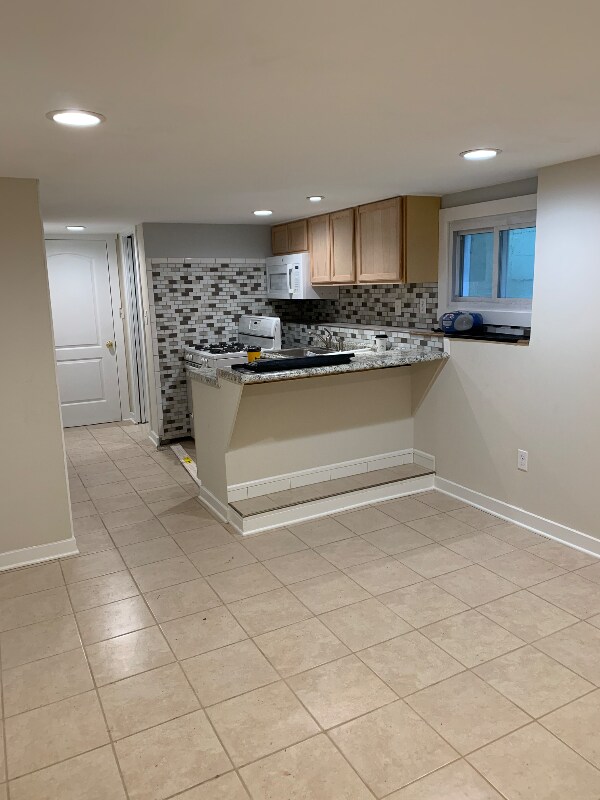 Primary Photo - 5631 N Parkside Ave