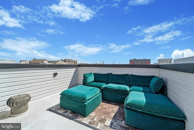 Building Photo - 2565 Tulip St