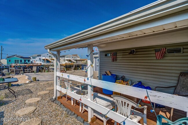 Building Photo - 28 S Los Angeles Dr