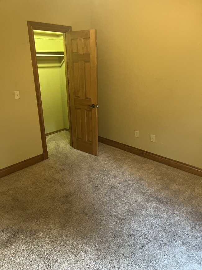 Building Photo - 13123 Red Oak Dr