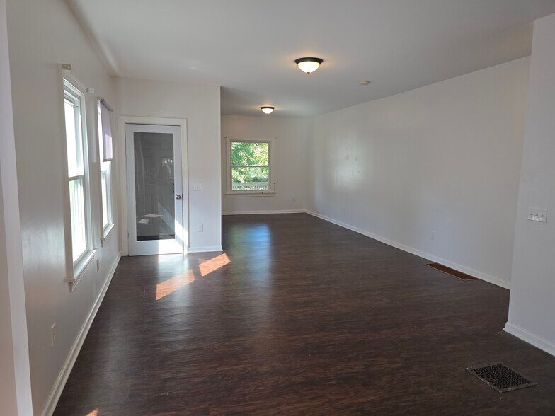 Building Photo - 210 Van Dusen St