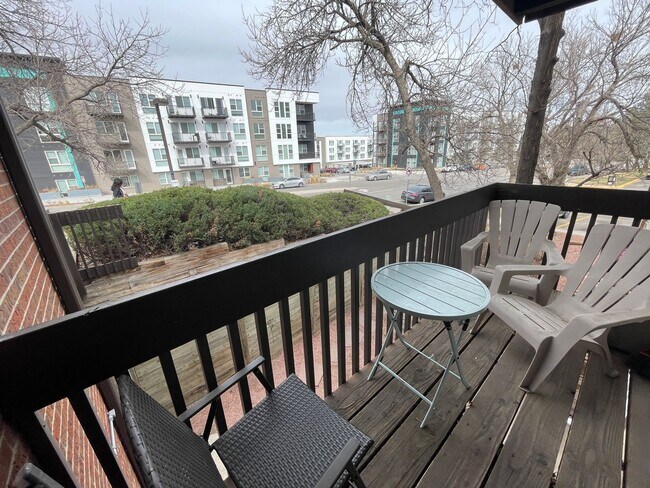 Building Photo - 2 Bedroom 2 Bathroom Aurora Condo!  ***Move-In Special***