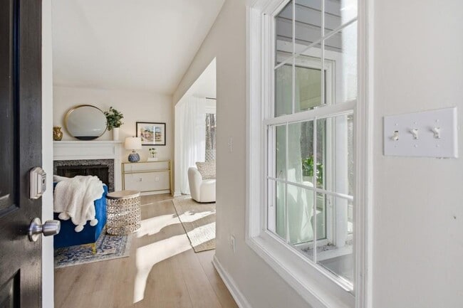 Building Photo - 1407 Vicksburg Pl