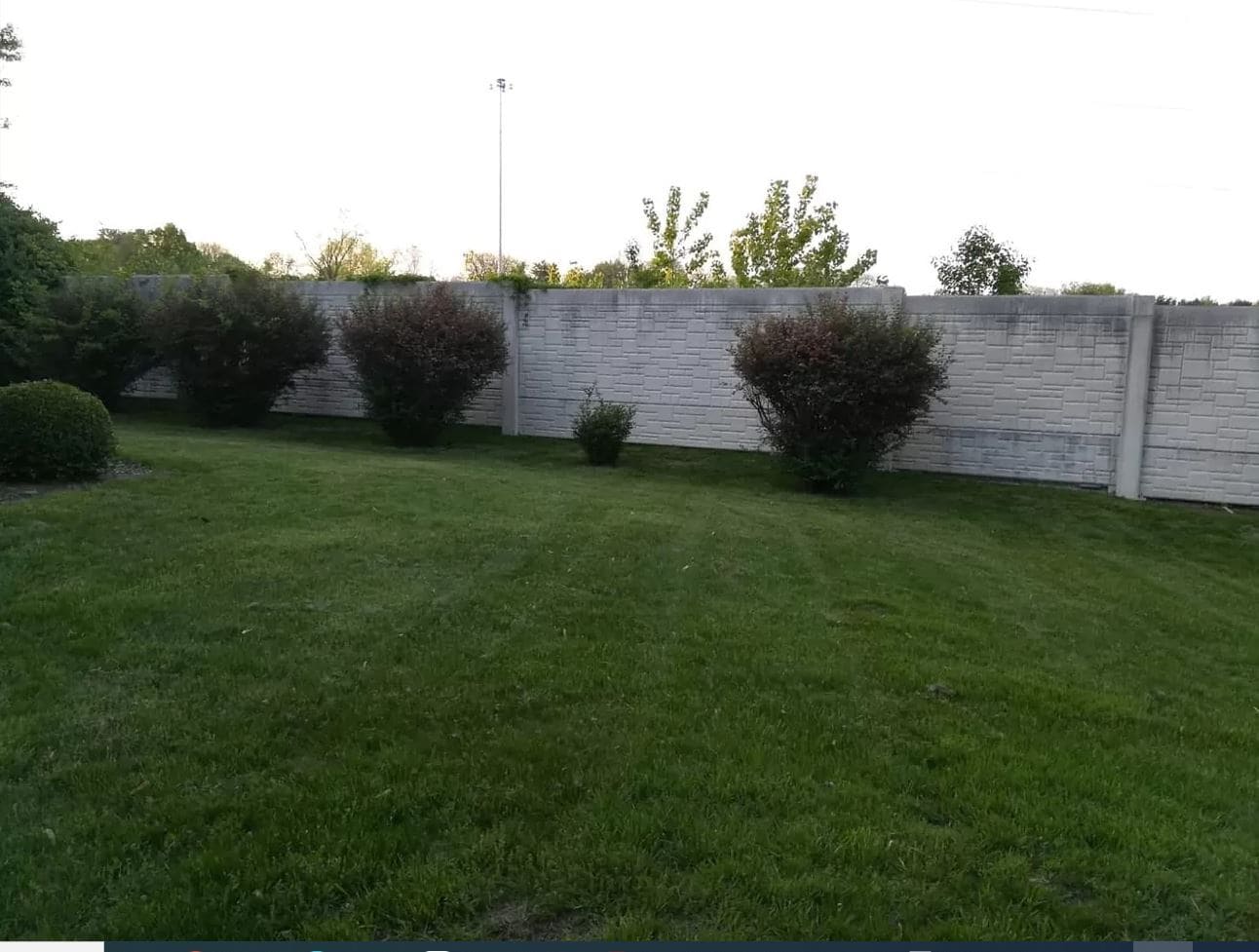 Building Photo - 812 Linworth Rd E