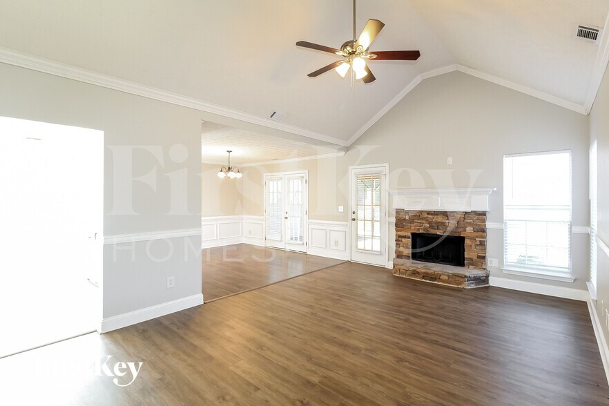 Building Photo - 1005 Carrick Ct