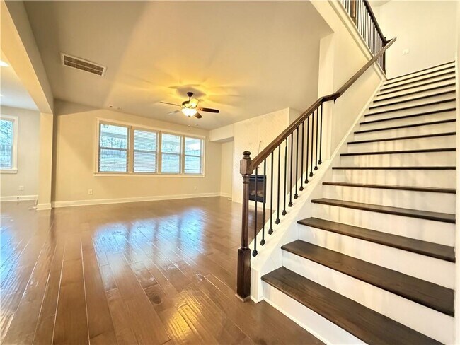 Building Photo - 1545 Dahlia Dr