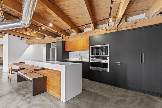Building Photo - 404 N Washington Ave