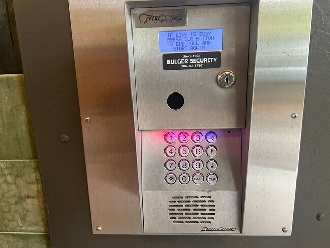 Building Photo - Newly Remodeled Condo on Capitol Hill - Close to UW